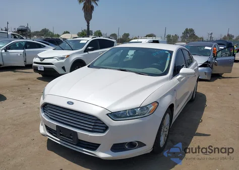 2014 Ford Fusion Energi Se Luxury z USA, uszkodzony, nr VIN 3FA6P0PU9ER129415